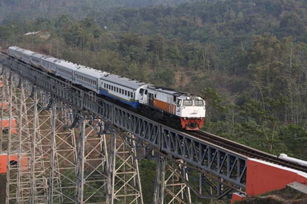 Kereta Jakarta - Bandung - Reuters