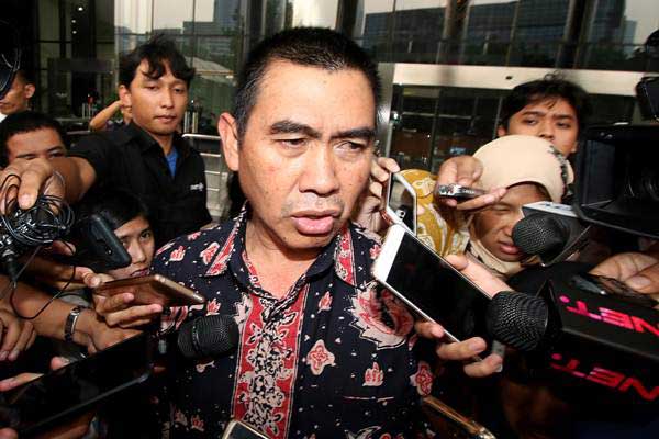 Wali Kota Malang Mochamad Anton menjawab pertanyaan wartawan seusai menjalani pemeriksaan di gedung KPK, Jakarta, Senin (14/8). - ANTARA/Rivan Awal Lingga