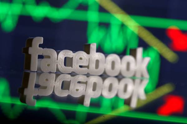 Logo Facebook dalam bentuk 3 dimensi. - Reuters