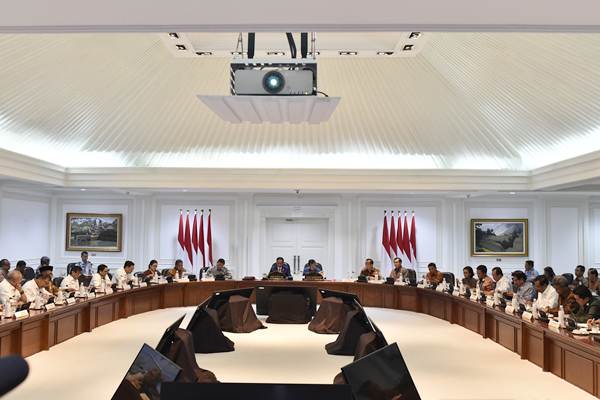 Suasana rapat terbatas persiapan Asian Games XVIII yang dipimpin Presiden Joko Widodo di kantor Presiden, Jakarta, Selasa (6/3/2018). - ANTARA/Puspa Perwitasari