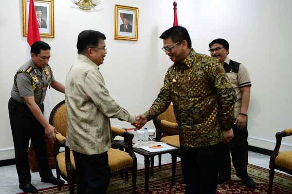 Gubernur Kaltara Irianto Lambrie saat bertemu Wapres Jusuf Kalla di Istana Wapres, Jakarta, Kamis (29/3) - Istimewa