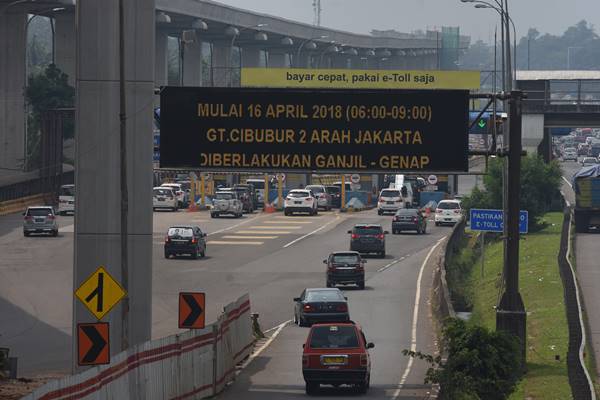  Ganjil  Genap  di Pintu  Tol  Cibubur  2 Polisi Terjunkan 10 