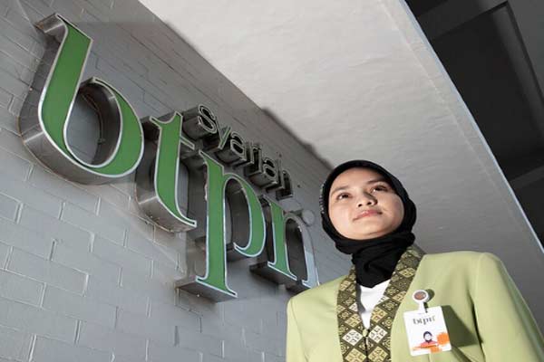 Hari Pertama Melantai di Bursa Saham BTPN Syariah  