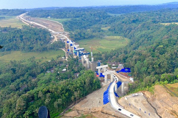 Kondisi jalur sementara Jembatan Kali Kenteng yang menjadi bagian jalan tol SalatigaKartasura. - Kementerian PUPR