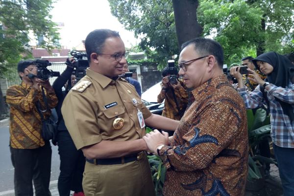 Gubernur DKI Jakarta Anies Baswedan dan Sudirman Said di Balai Kota DKI Jakarta, Selasa (25/6).-JIBI - Alif Nazzala Rizqi