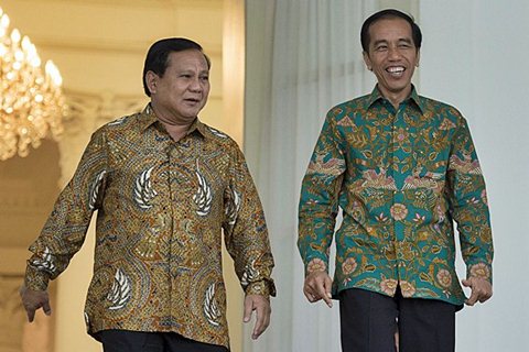  Presiden Joko Widodo (kanan) dan Ketua Dewan Pembina Partai Gerindra Prabowo Subianto, seusai pertemuan tertutup di Istana Kepresidenan Bogor, Jawa Barat, Kamis (29/1/2015). - Antara/Widodo S. Jusuf