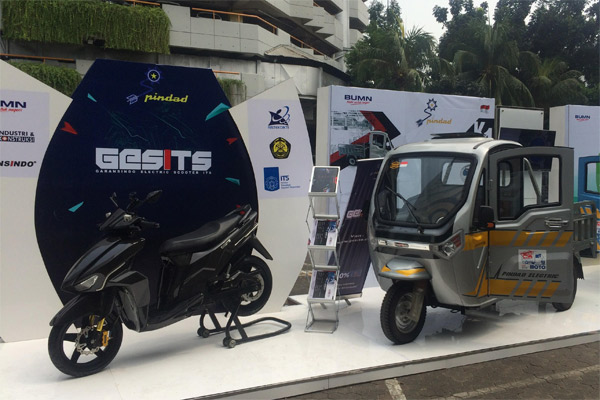  Sepeda  Motor  Elektrik Gesits  Dipasarkan Tahun Depan Harga  