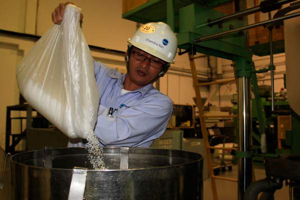 Harga Bahan Baku Plastik Murah, Produsen di Hilir Pilih Impor