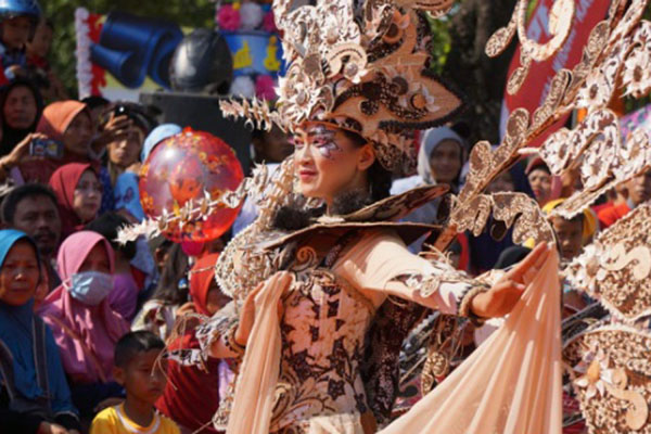 Karnaval Batik Jawa Tengah Meriahkan Pemalang