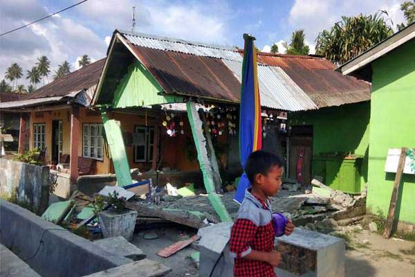 Gempa Papua 30 September 2015 Berpusat : Enam Tahun Pasca Gempa Sumbar, Rehabilitasi Belum Selesai ... : Check spelling or type a new query.