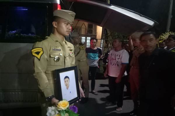 Suasana rumah duka saat kedatangan jenazah Almarhum Anthonius Gunawan Agung di Makassar, Sabtu (29/9)./JIBI - BISNIS /Andini Ristyaningrum
