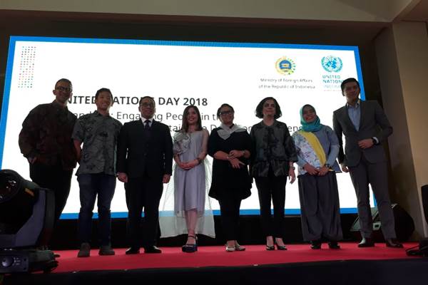 Menteri Luar Negeri Indonesia Retno Marsudi (empat dari kanan) bersama UN Resident Coordinator in Indonesia, Anita Nirody (tiga dari kanan) saat peringatan UN Day ke-73 di Museum Nasional Indonesia, Jumat (9/11/2018) - Bisnis/Iim Fathimah Timorria