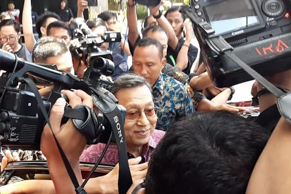 Mantan Wakil Presiden RI Boediono di KPK, Kamis (15/11/2018). - Bisnis.com/Rahmad Fauzan