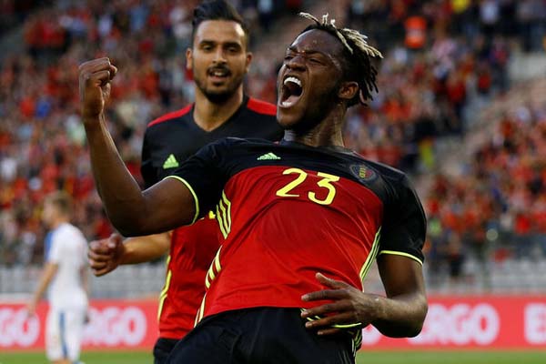 Penyerang Timnas Belgia Michy Batshuayi merayakan gol. - Reuters/Francois Lenoir