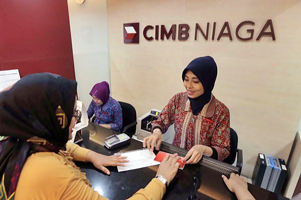 Layanan nasabah di kantor PT. Bank CIMB Niaga Tbk, di Jakarta. - JIBI/Nurul Hidayat