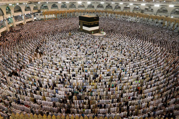 Pelaksanaan salat di Masjidil Haram, Makkah. - Reuters/Suhaib Salem