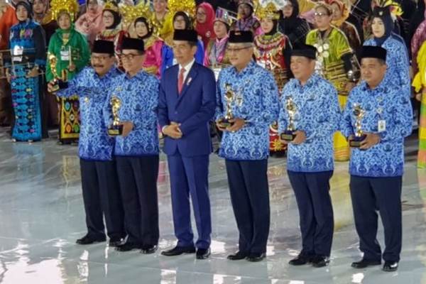 Presiden RI Joko Widodo didampingiKetua DP Korpri Jateng Sri Puryono - Istimewa