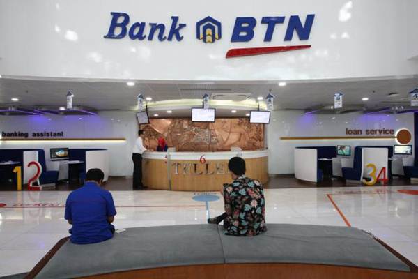 Suasana layanan di kantor PT Bank Tabungan Negara Tbk di Jakarta, Senin (8/1). - JIBI/Dedi Gunawan