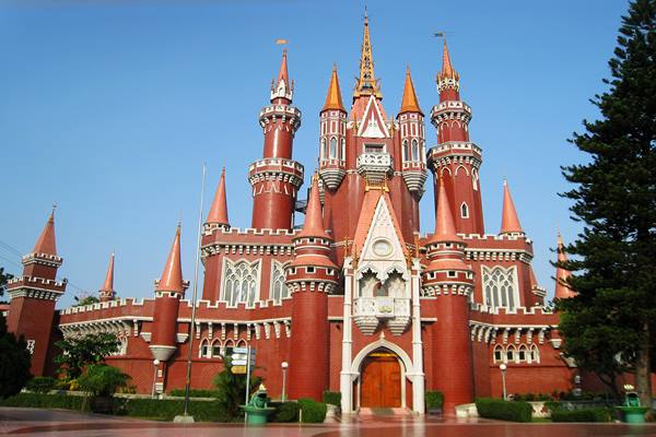 Taman Mini Indonesia Indah - Rumah Kota Wisata