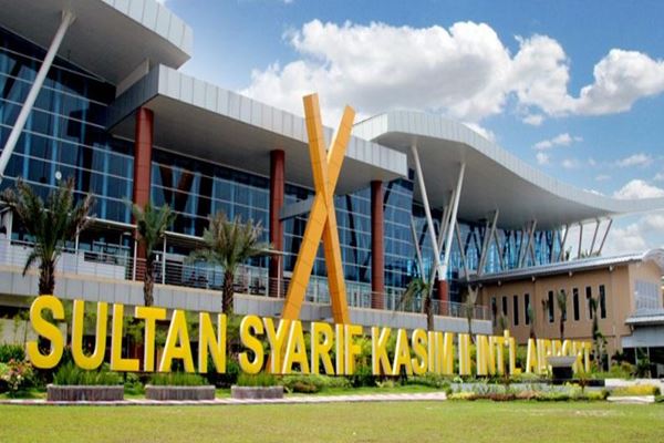 433 Penerbangan Dibatalkan, Pendapatan Bandara Sultan Syarif Kasim II Anjlok 15 Persen