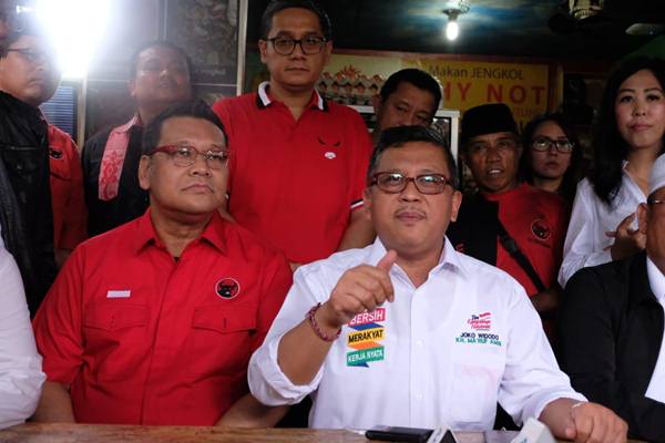 Sekjen PDIP Hasto Kristiyanto (berkemeja putih) - Dok. PDIP