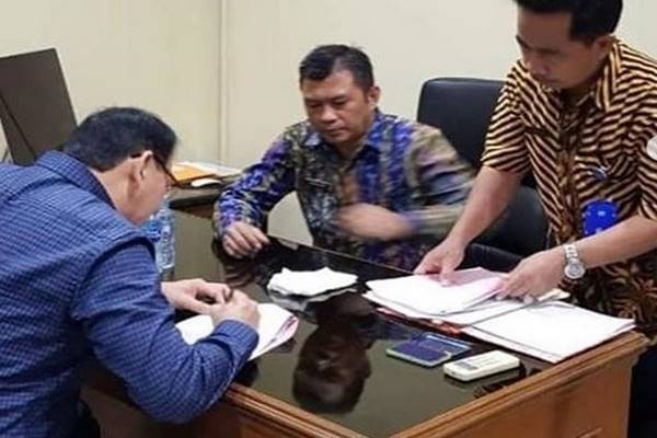 Basuki Tjahaja Purnama (BTP) atau Ahok menyelesaikan proses administrasi di Rutan Mako Brimob sebelum bebas hari ini, Kamis (24/1). - Instagram @basukibtp