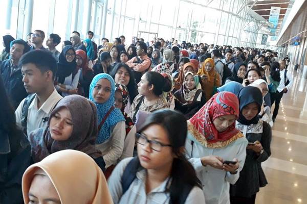 Ilustrasi: Pencari kerja memadati Indonesia Career Expo, di International Convention Exhibition (ICE) BSD, Serpong , Tangerang Selatan, Jumat (8/9). - JIBI/Endang Muchtar