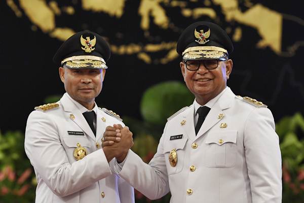Gubernur Nusa Tenggara Timur Victor Bungtilu Laiskodat (kiri) bersama Wakil Gubernur Josef Nae Soi. - ANTARA/Puspa Perwitasari