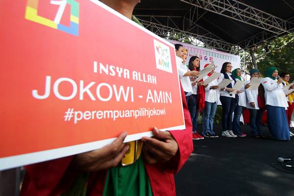 Ketua Umum Perempuan Indonesia Joko Widodo-Ma'ruf Amin (P-IJMA) Ida Fauziah (kedua kanan) bersama para perempuan partai pengusung memimpin Deklarasi P-IJMA di Rumah Aspirasi, Jakarta, Sabtu (22/9). - Antara