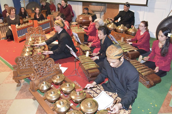 Gamelan Tari Pendet Meriahkan Festival Kampus Di Universitas Wina Austria Kabar24 Bisnis Com