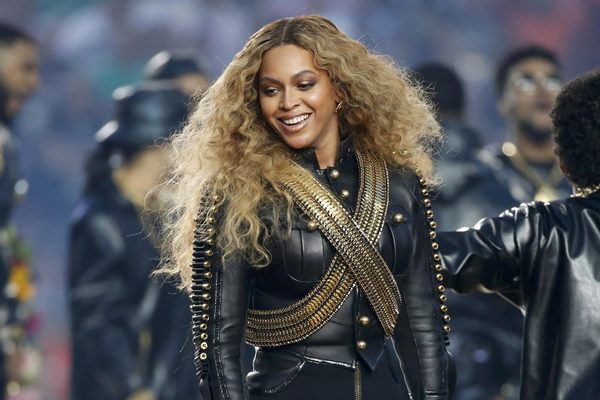 Beyonce saat tampil di Super Bowl 50, Minggu (7/2/2016) - Reuters/Lucy Nicholson
