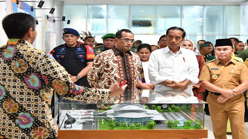 Presiden Joko Widodo meresmikan beroperasinya terminal Bandara Tjilik Riwut di Kota Palangka Raya, Provinsi Kalimantan Tengah, Senin (8/4/2019). - Dok. Sekretariat Presiden