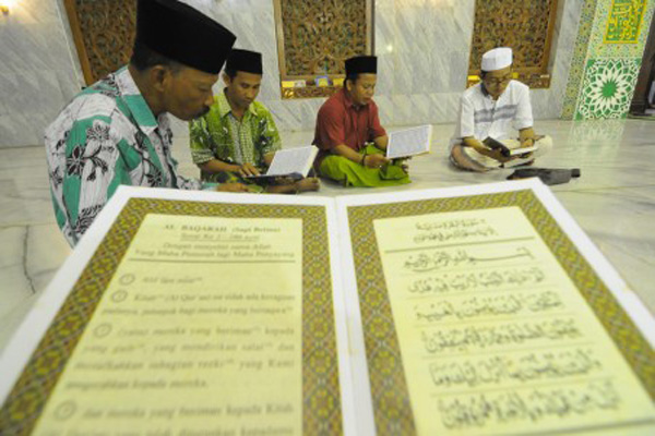 Asuransi Sinar Mas Wakafkan 400 Alquran untuk Tujuh Masjid ...