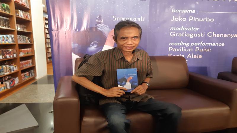 Penyair Joko Pinurbo merilis novel pertama yang diberi judul Srimenanti. JIBI/Bisnis - Syaiful Millah 