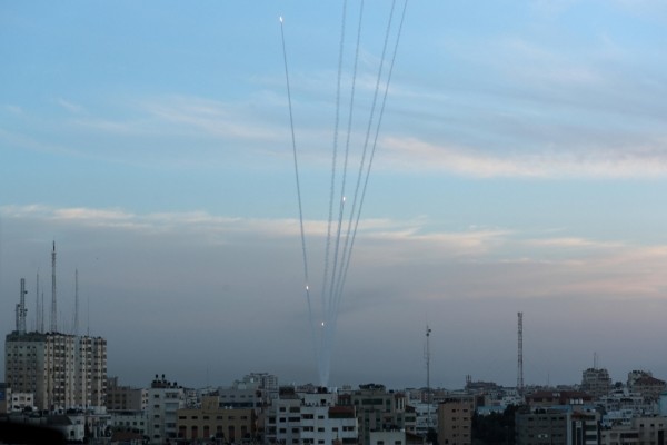 Roket Hamas menyasar milited Israel pada Minggu (5/5/2019) - Reuters