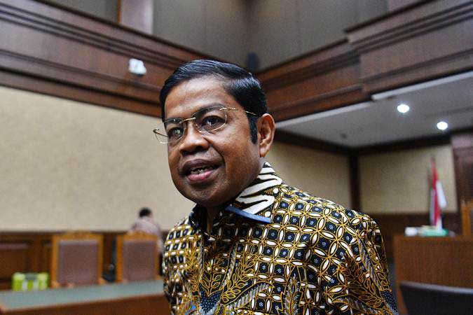 Terdakwa kasus dugaan suap proyek PLTU Riau-1 Idrus Marham meninggalkan ruangan seusai menjalani sidang tuntutan di Pengadilan Tipikor, Jakarta, Kamis (21/3/2019). - ANTARA/Sigid Kurniawan