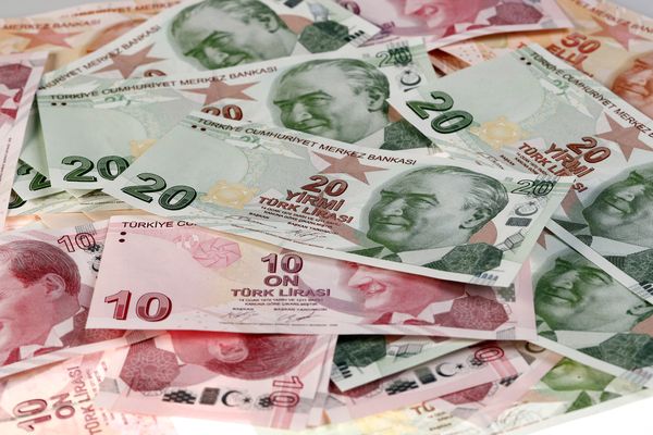 Uang lira Turki. - Reuters/Murad Sezer