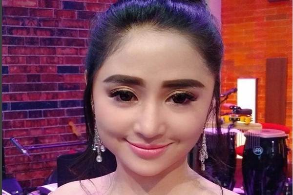 Ayahanda Dewi Persik Meninggal Dunia Lifestyle Bisnis Com