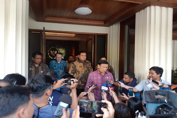 Menko Polhukam Wiranto berbicara soal tuntutan referendum Aceh di kantornya, Jumat (31/5/2019). - Bisnis/Lalu Rahadian