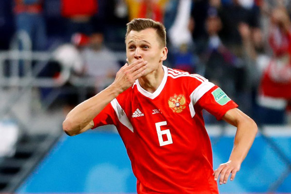 Denis Cheryshev ketika membela Timnas Rusia di Piala Dunia 2018. - Reuters/Fabrizio Bensch