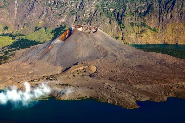 Kawasan Rinjani Kembali Kebakaran, Padang Rumput di Sembalun Dilalap Api