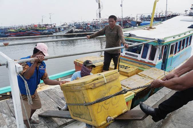 Tumpahan Minyak Pertamina, Hasil Tangkapan Ikan Nelayan Anjlok 40 Persen