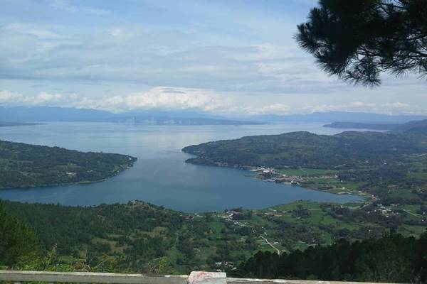 Danau Toba dilihat dari Geosite Sipinsur Kabupaten Humbang Hasundutan. JIBI - Nancy Junita 