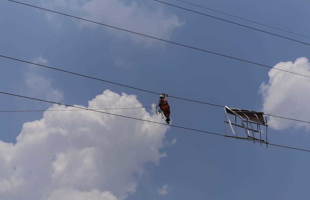 Pln Bersihkan Jaringan Transmisi Terdampak Angin Puting Beliung Di Pontianak