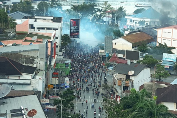  Suasana aksi unjuk rasa di Jayapura, Papua, Kamis  29 Agustus 2019. - Antara/Dian Kandipi
