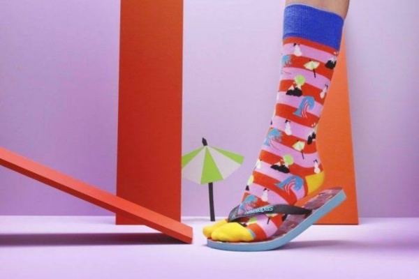  Havaianas  dan Happy Socks Kolaborasi dalam Koleksi Musim 