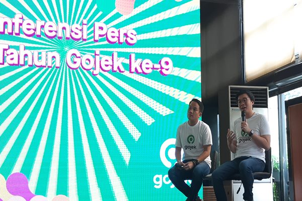 Co-CEO Gojek Andre Soelistyo dan Kevin Aluwi memaparkan strategi jangka perusahaan dalam konferensi pers di Jakarta, Sabtu (2/11/2019). Bisnis - Dionisio Damara