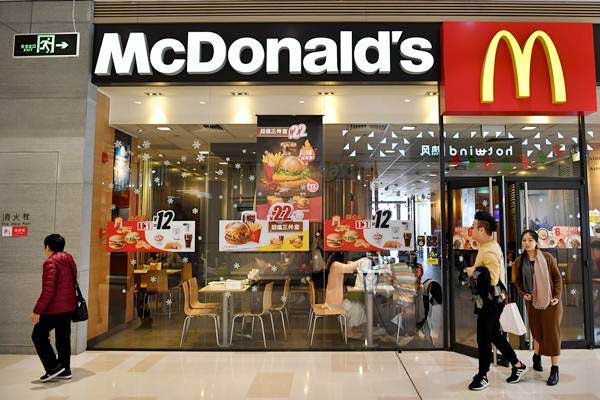  McDonald's Pecat CEO-nya Gara-gara Berhubungan Asmara dengan Karyawan