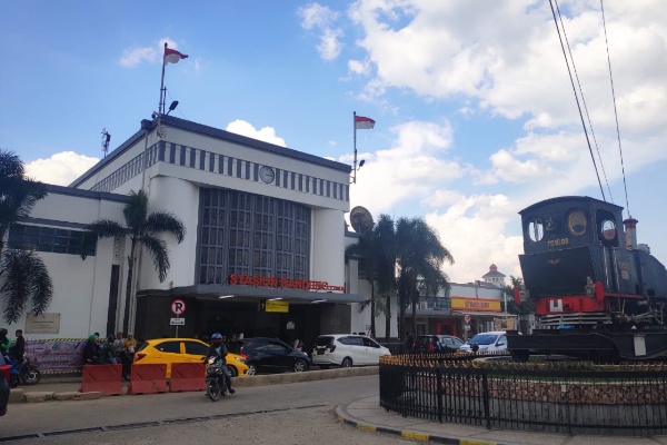 Akses Pintu Selatan Stasiun Bandung Via Otista Ditutup Sementara