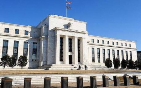 Fed Minutes: Bank Sentral Tekankan Risiko Ekonomi AS Masih Tinggi